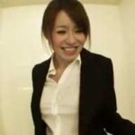 スーツ姿のままびしょ濡れプレイに大興奮