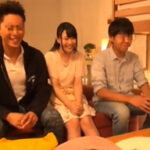 近くで彼氏が寝ているのに雰囲気と性欲に飲まれて始めてしまう美少女