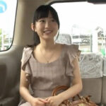 デッサンモデル中にイタズラされてしまう美少女