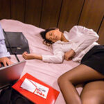 人妻OLが飲み会で泥酔して寝取られる