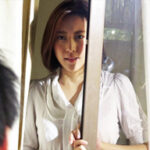 欲求不満を募らせた人妻さんが向かいに住む浪人生と・・・