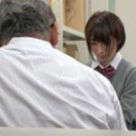 バックヤードに連れてこられて休憩に来る店員に次々襲われる万引JK