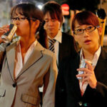 痴女な女上司が後輩社員と相部屋で濃厚3P