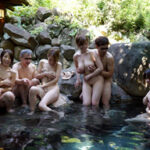 人妻達がグループ不倫旅行で年に一度ハメ外し