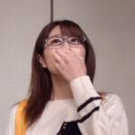 物静かなメガネ女子がホテルに連れ込まれH