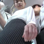 バス車内での痴漢に欲情し受け入れてしまうOLさん