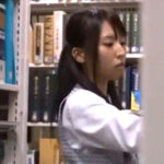 図書館で狙われるOLさんが人気のないところへ連れ込まれる