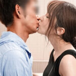 「緊張しなくていいよ♡」女優さんが童貞君の初めてを奪う