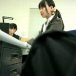 配属されて来た唯一の男性社員を女性社員たちが奪い合う