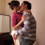 日常生活の中で欲求を発散できない人妻がパート先の店長との不倫に溺れる