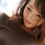 フラワーショップで働くお姉さんが快楽求めて着衣SEX