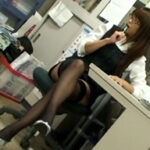 仕事中にも関わらずMな後輩男子を挑発するOLお姉さん