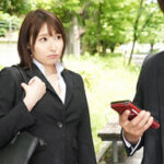 後輩男子と出張先相部屋で寝取られる