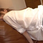 近所の男性をチラ見せして誘惑