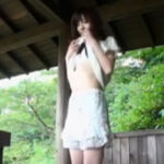 誘われて野外で始めてしまう痴女なお姉さん