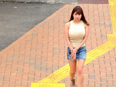 巨乳なお姉さんがする着衣のままのSEX