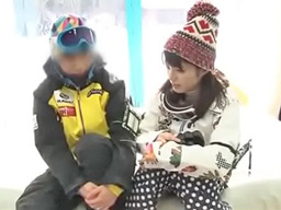 スキー場でマッサージのはずが寝取られてしまうお姉さん