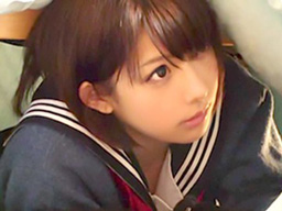 兄の友人にコタツの中でイタズラされちゃう女子校生