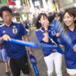 応援帰りに盛り上がってホテルで乱交SEX