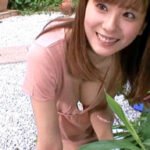 胸元をチラつかせ男を興奮させてしまうお姉さん