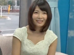 アソコを見せつけられて我慢出来なくなってしまう人妻さん