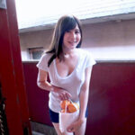 ワザと下着を着けずにお隣さんを誘惑