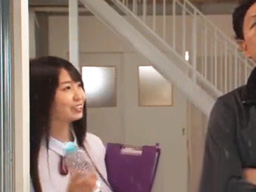 透けた姿で男を誘惑してしまう女子校生