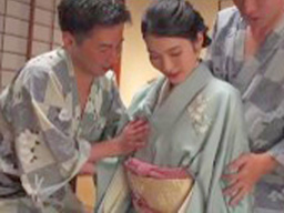 老舗旅館を盛り返すためにカラダを張る人妻女将