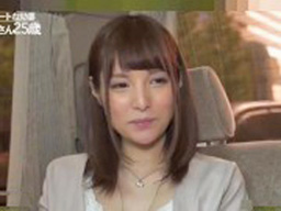 既婚者に見えない若妻さんが大胆に魅せつける