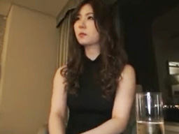 家庭を放り出して不倫に走る人妻