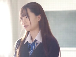 初めてのゴム無セックスに緊張する制服女子