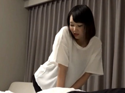 出張マッサージ師のお姉さんが口説かれてH